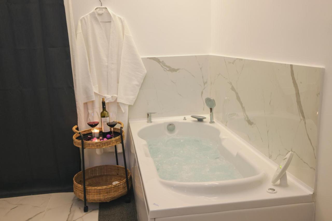 Apollo 2 Bd Jacuzzi Suite Афіни Екстер'єр фото