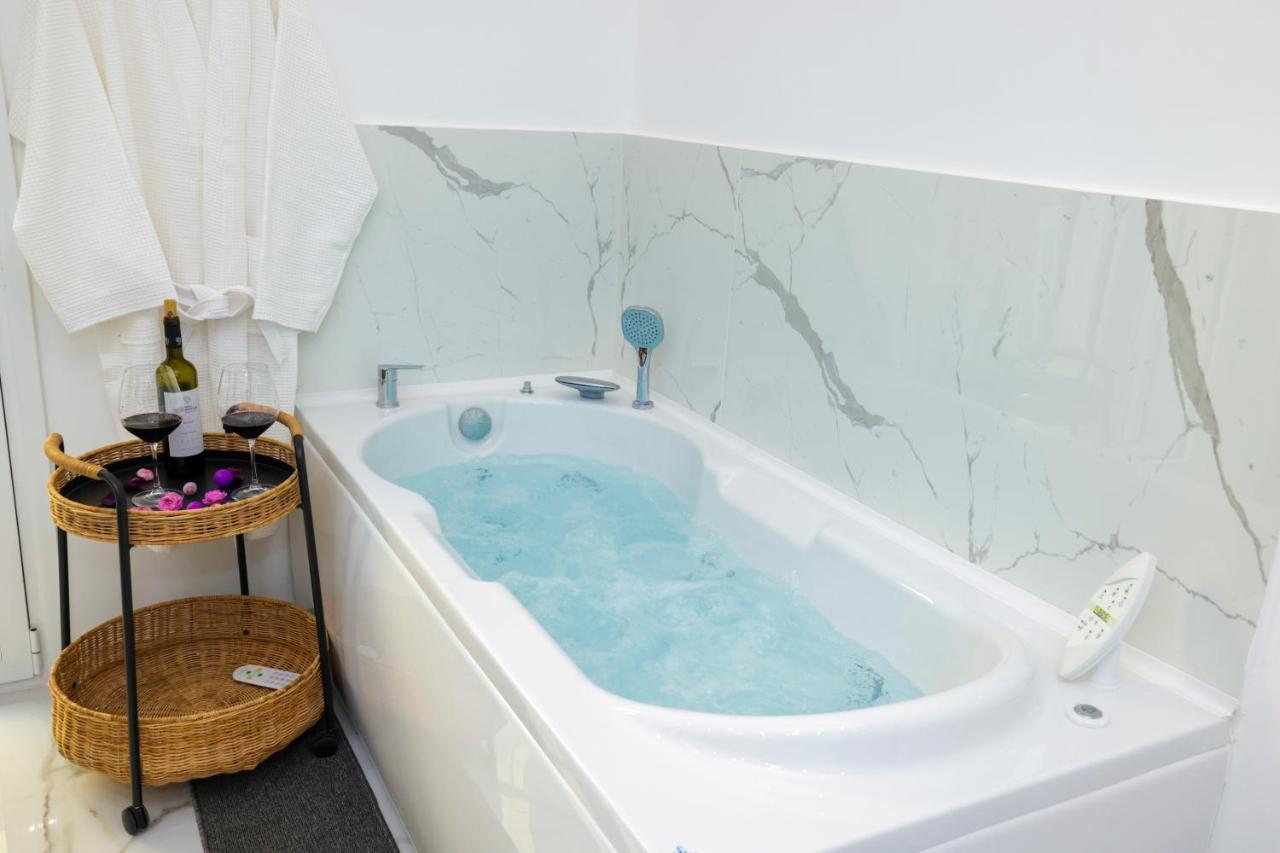 Apollo 2 Bd Jacuzzi Suite Афіни Екстер'єр фото