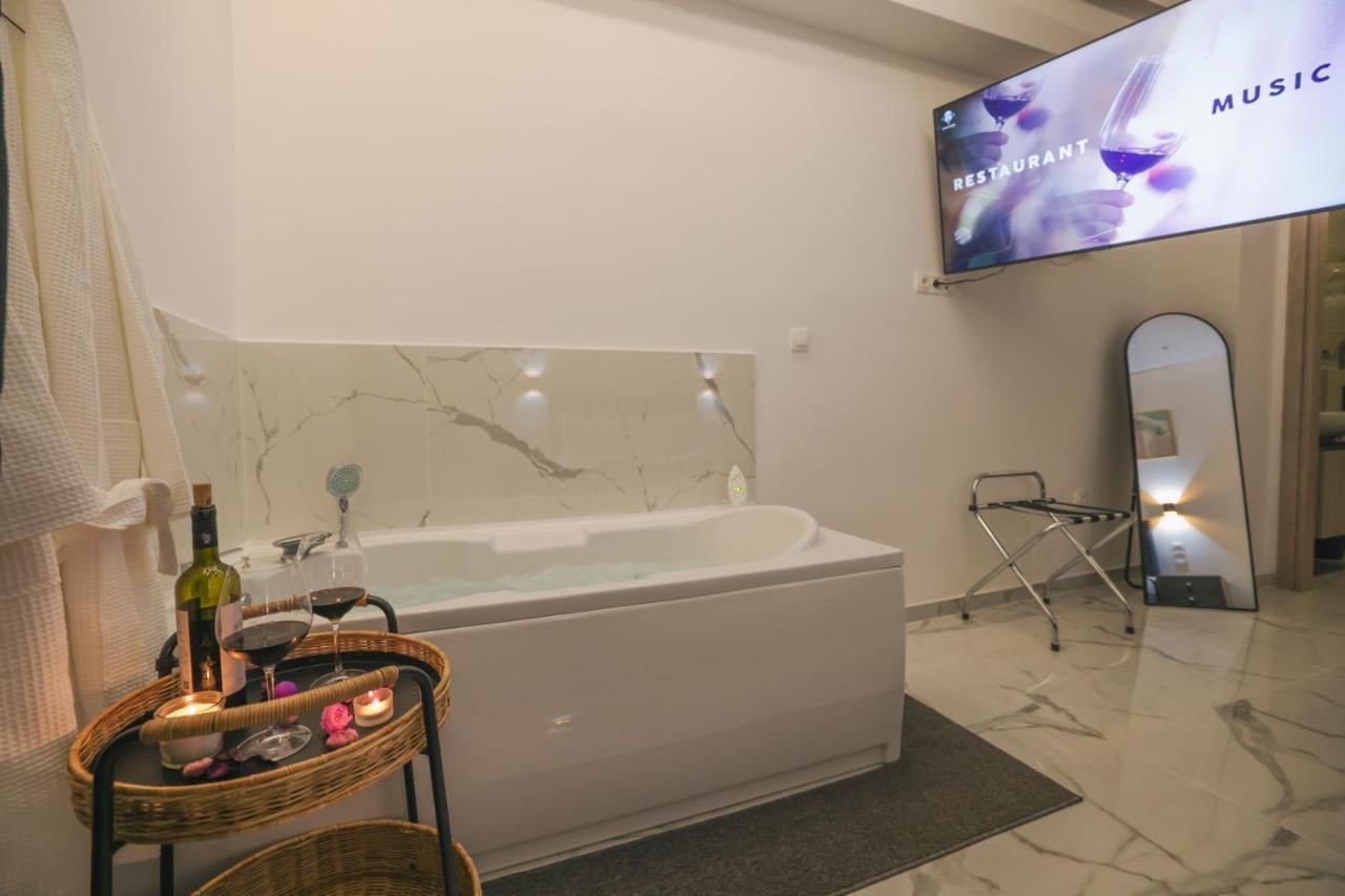 Apollo 2 Bd Jacuzzi Suite Афіни Екстер'єр фото